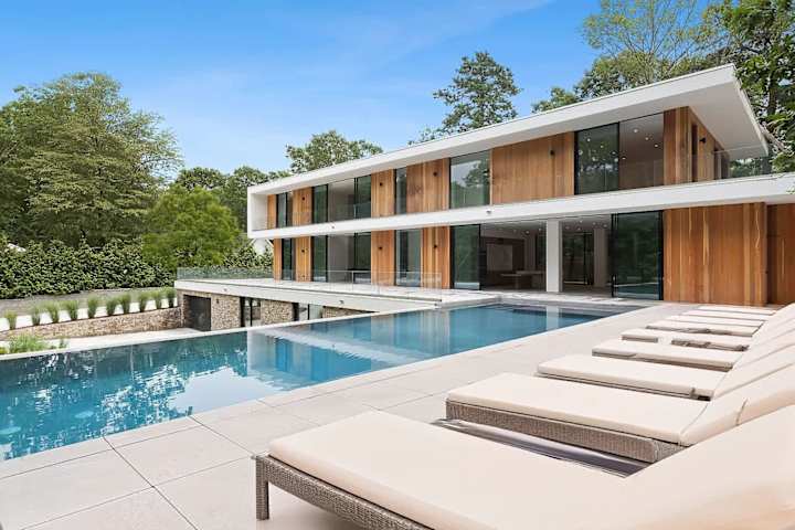 Brightwater | East Hampton | Gym, Sauna, Pool & Scenic Outdoor Spaces