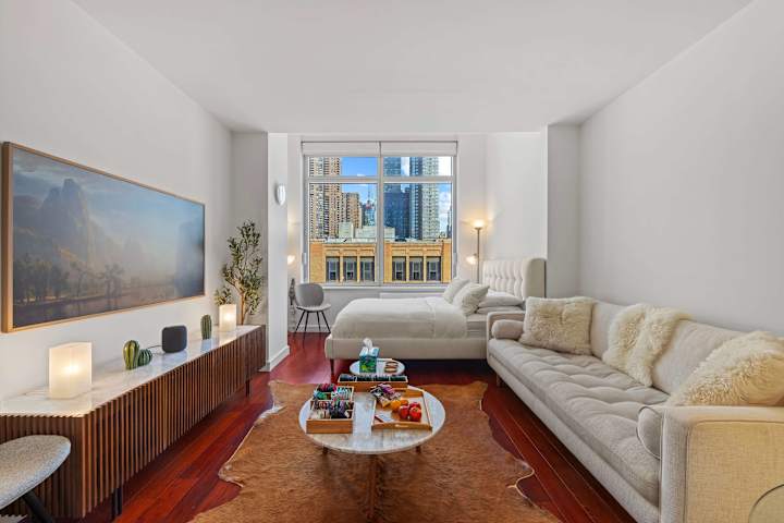 Silverline | Midtown | Studio with City Views and Shared Amenities