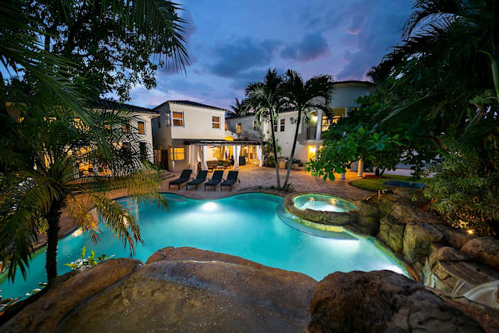 Villa Justina | Miami | Waterfront w/ Pool, Hot Tub & Movie Theater