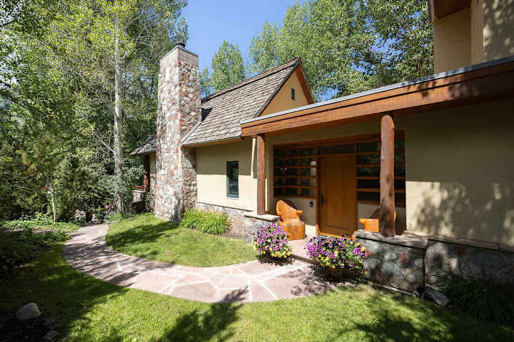 Neale Manor | Aspen | Riverfront Home with BBQ and Views