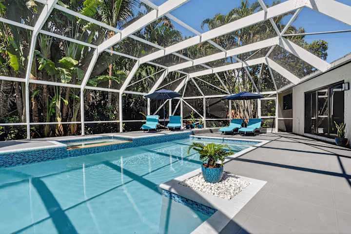 Seabreeze Court | Delray Beach | Home with Private pool and Built in Hot Tub