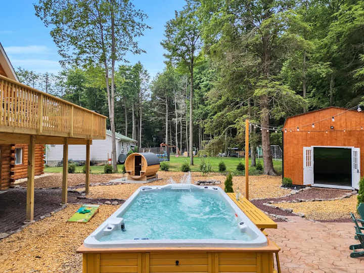 Spruce Chalet | Blakeslee | Luxury Retreat with Private Spa & Golf Simulator