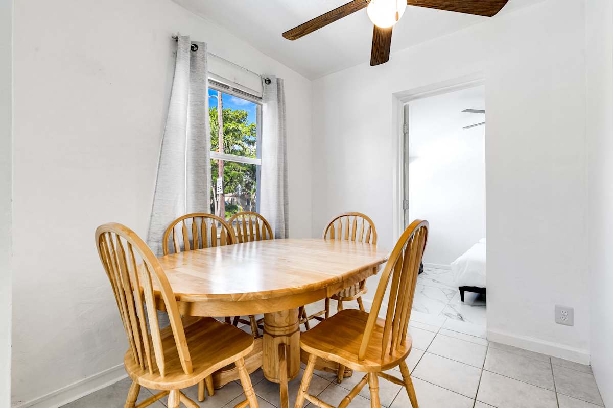 Pompano Bungalow, photograph 4