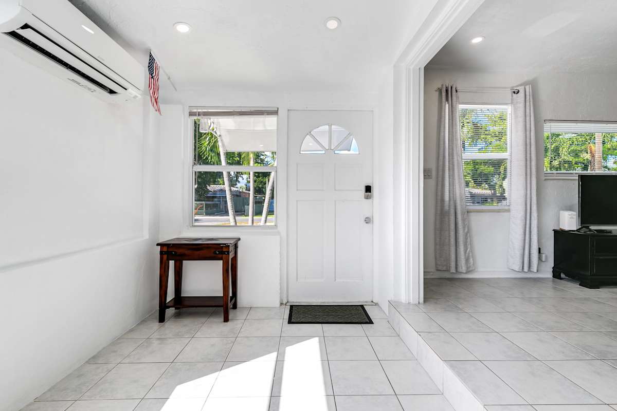 Pompano Bungalow, photograph 11