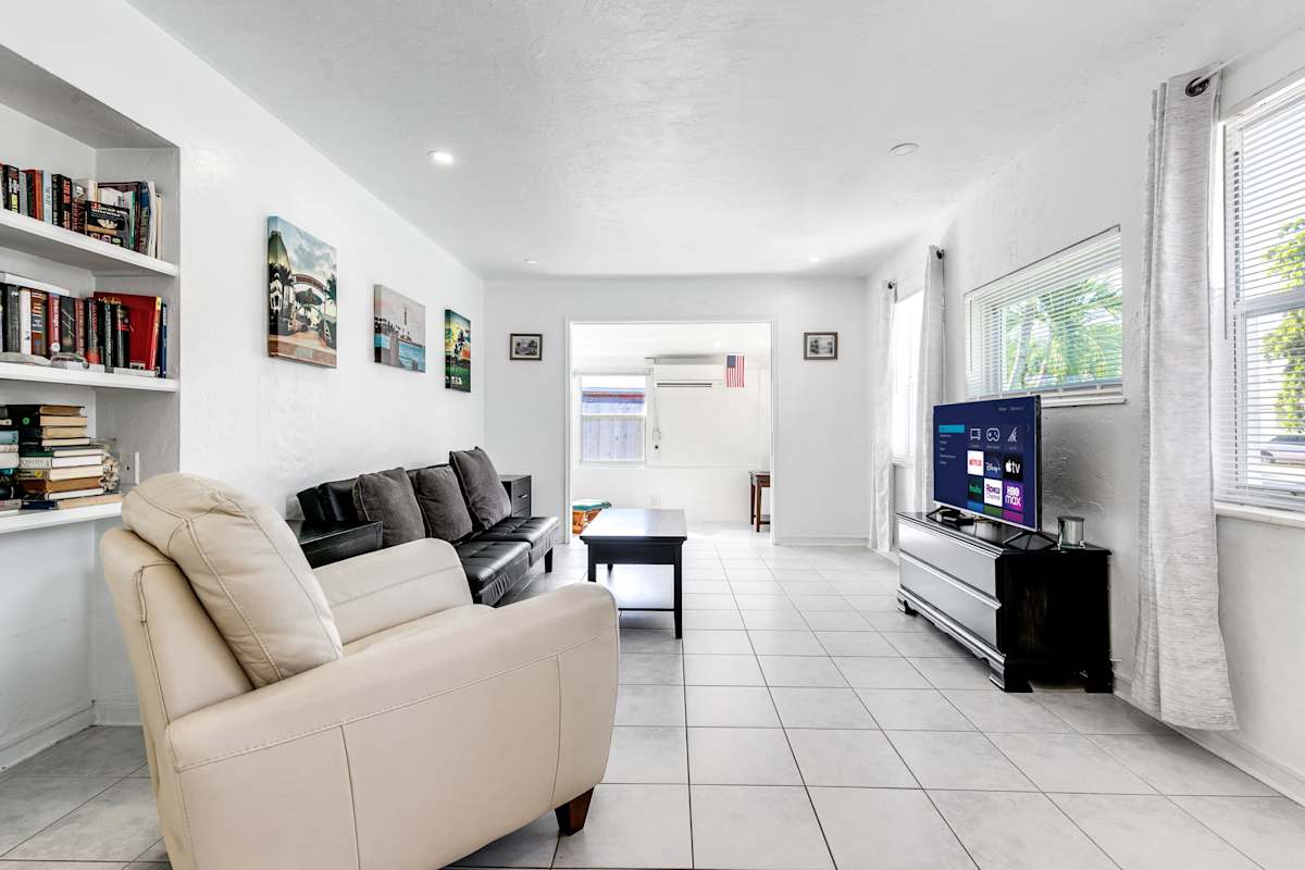 Pompano Bungalow, photograph 7