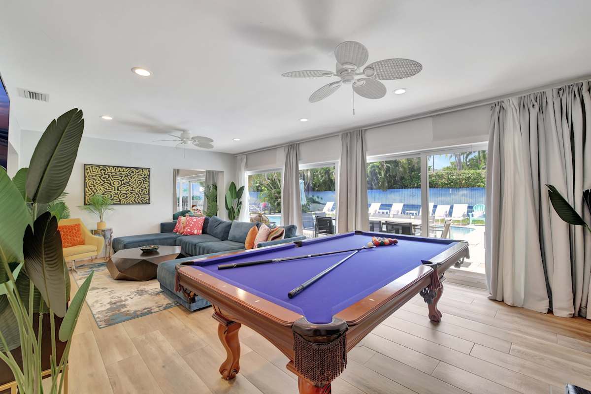 6 Bed Beach House, photograph 4