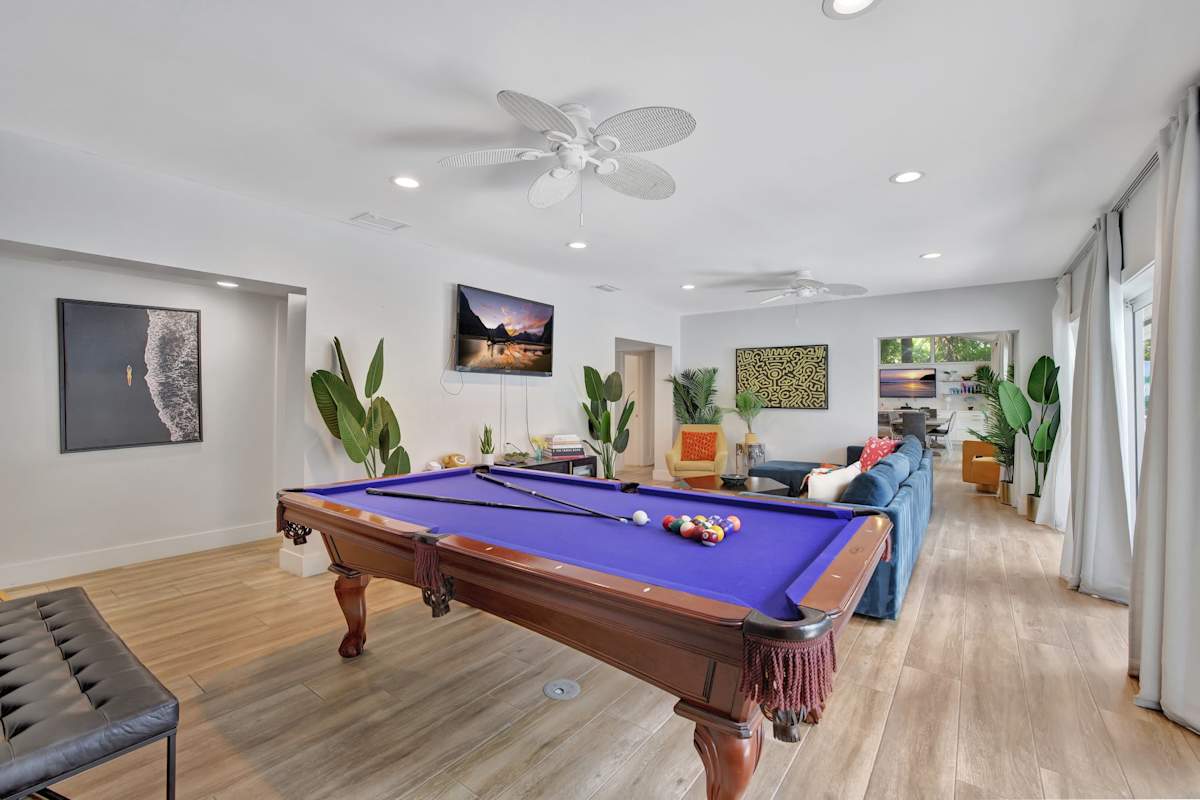 6 Bed Beach House, photograph 11