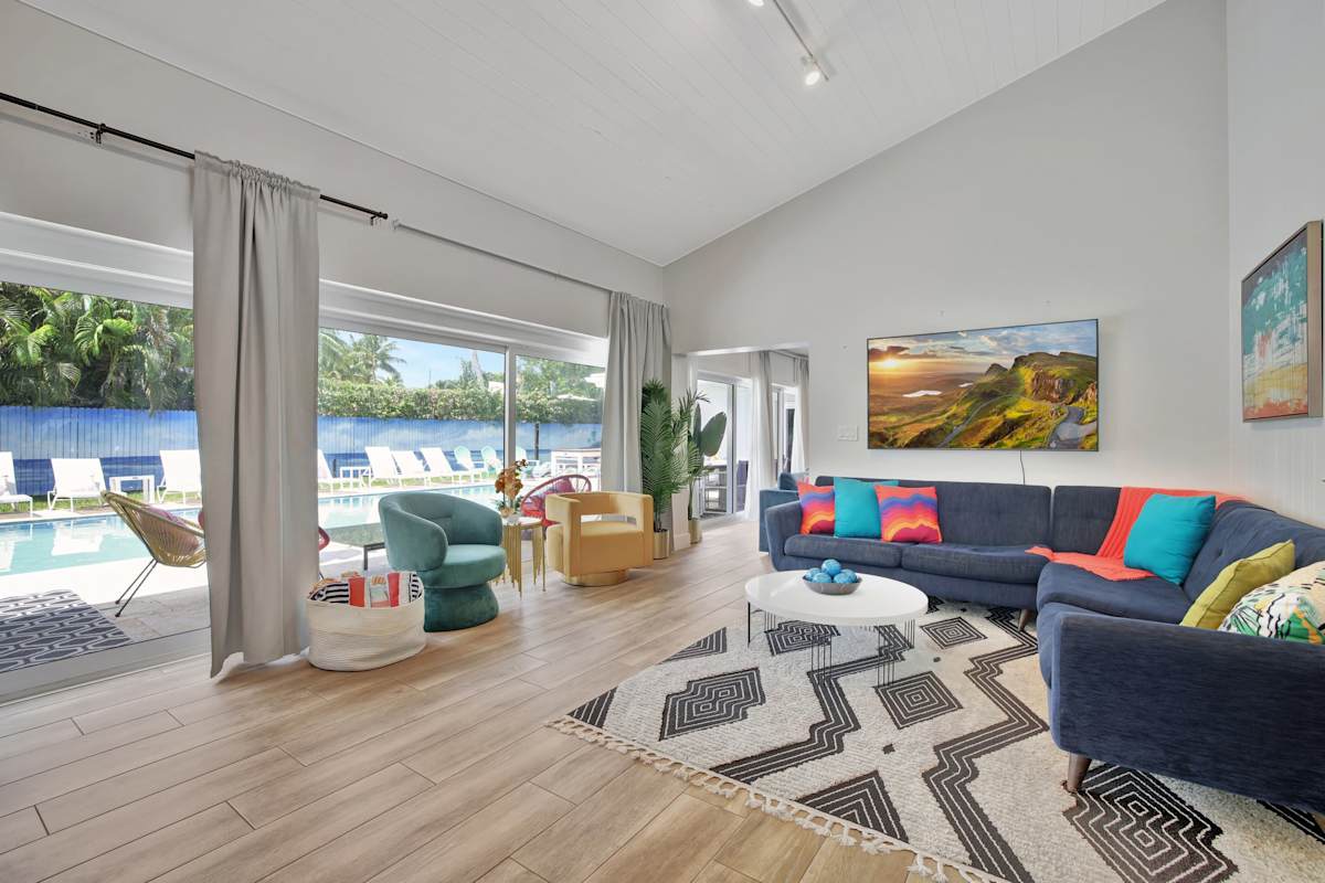 6 Bed Beach House, photograph 5