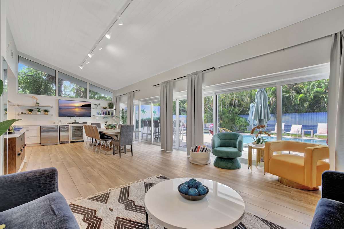 6 Bed Beach House, photograph 9