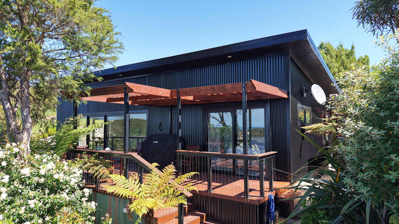 Golden Bay Heights - Luxury Accommodation in Parapara