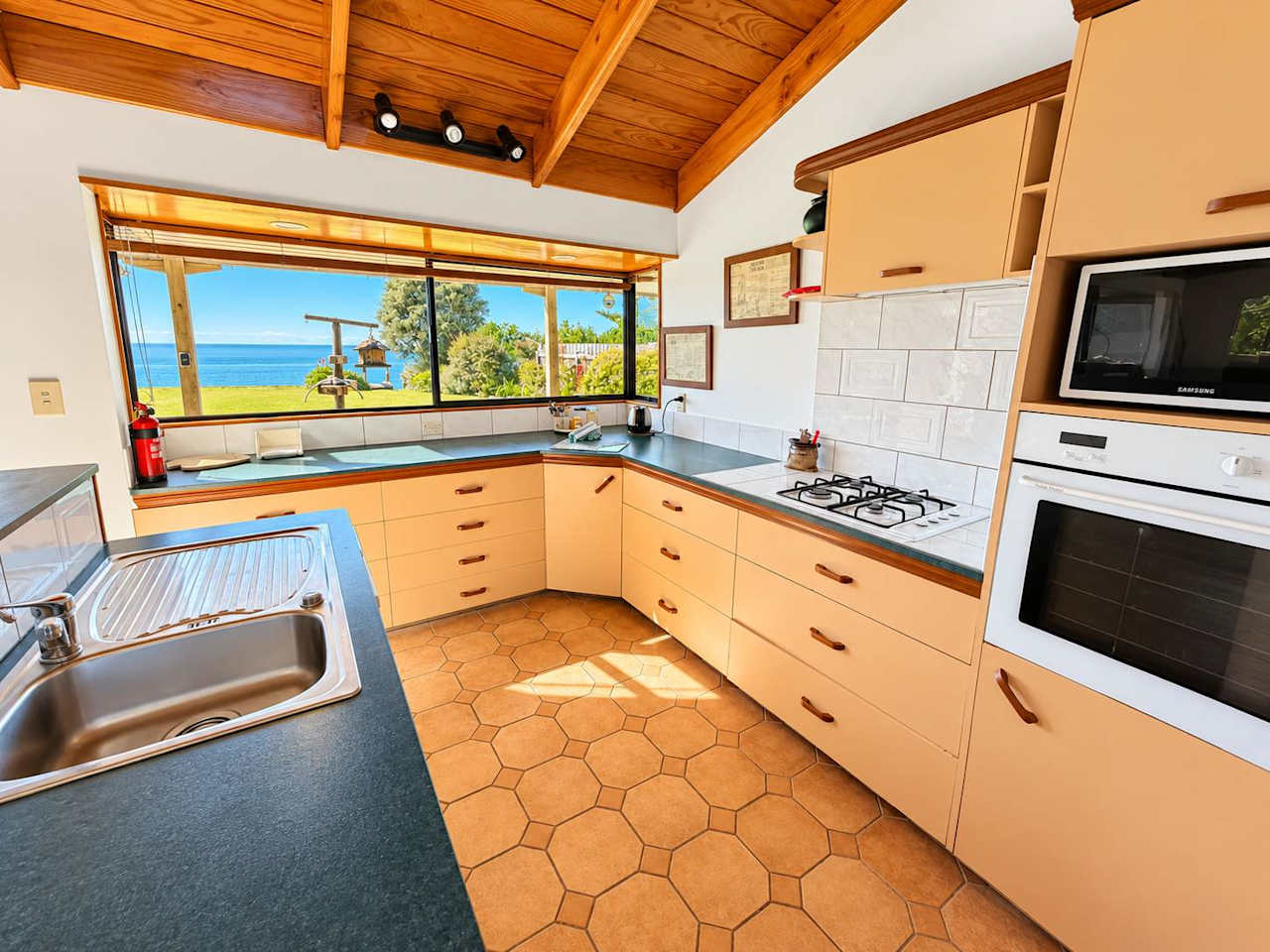 Pakawau Beach - Ratrace Retreat photo 9