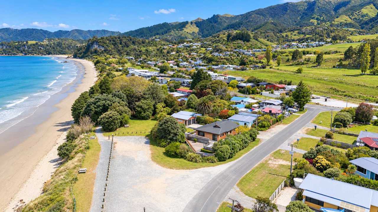 Pōhara Sands - Family Beach House — photo 1 of 24