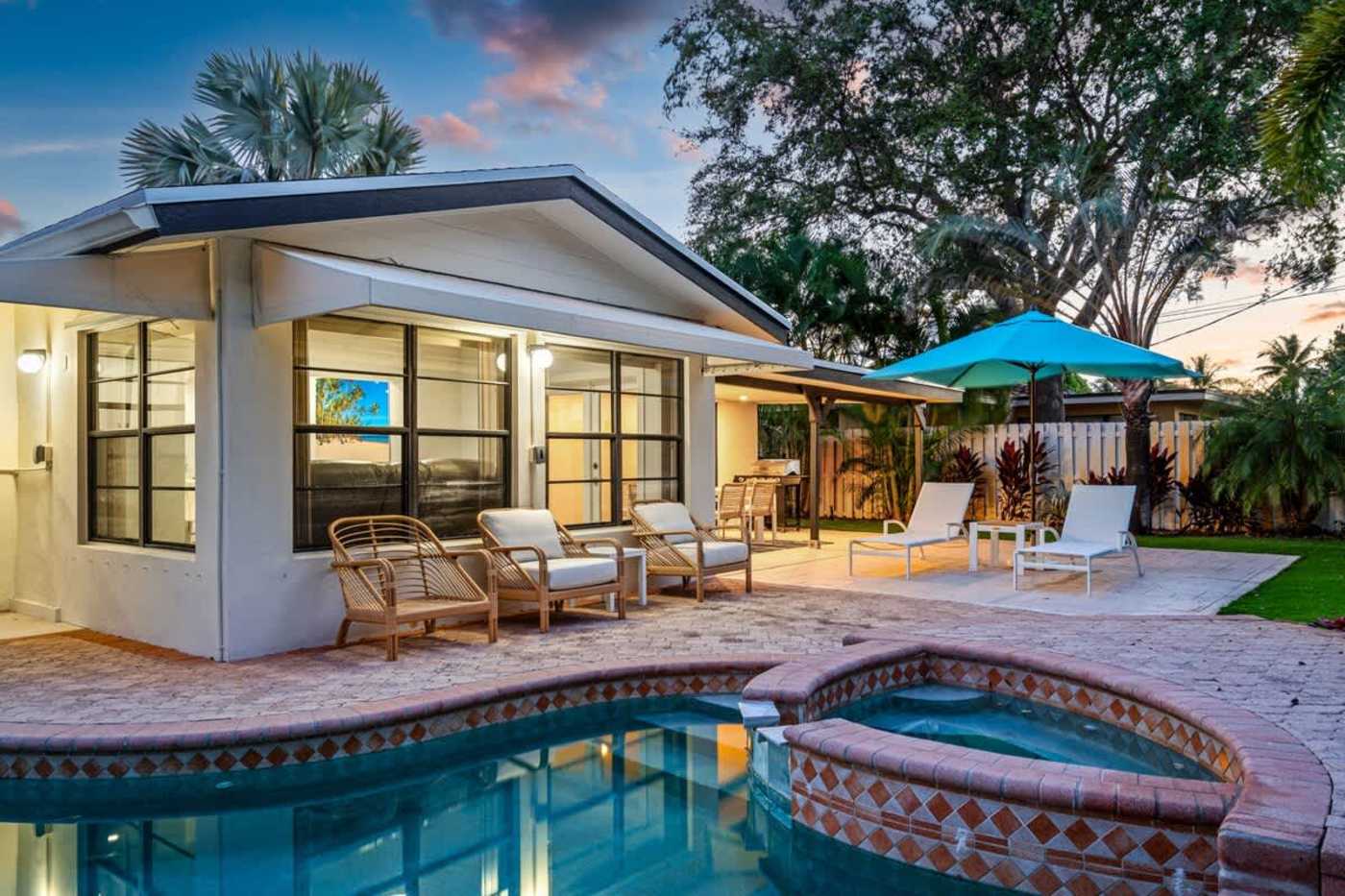 Gardens By The Sea: Pool and spa at dusk, with the covered patio and loungers