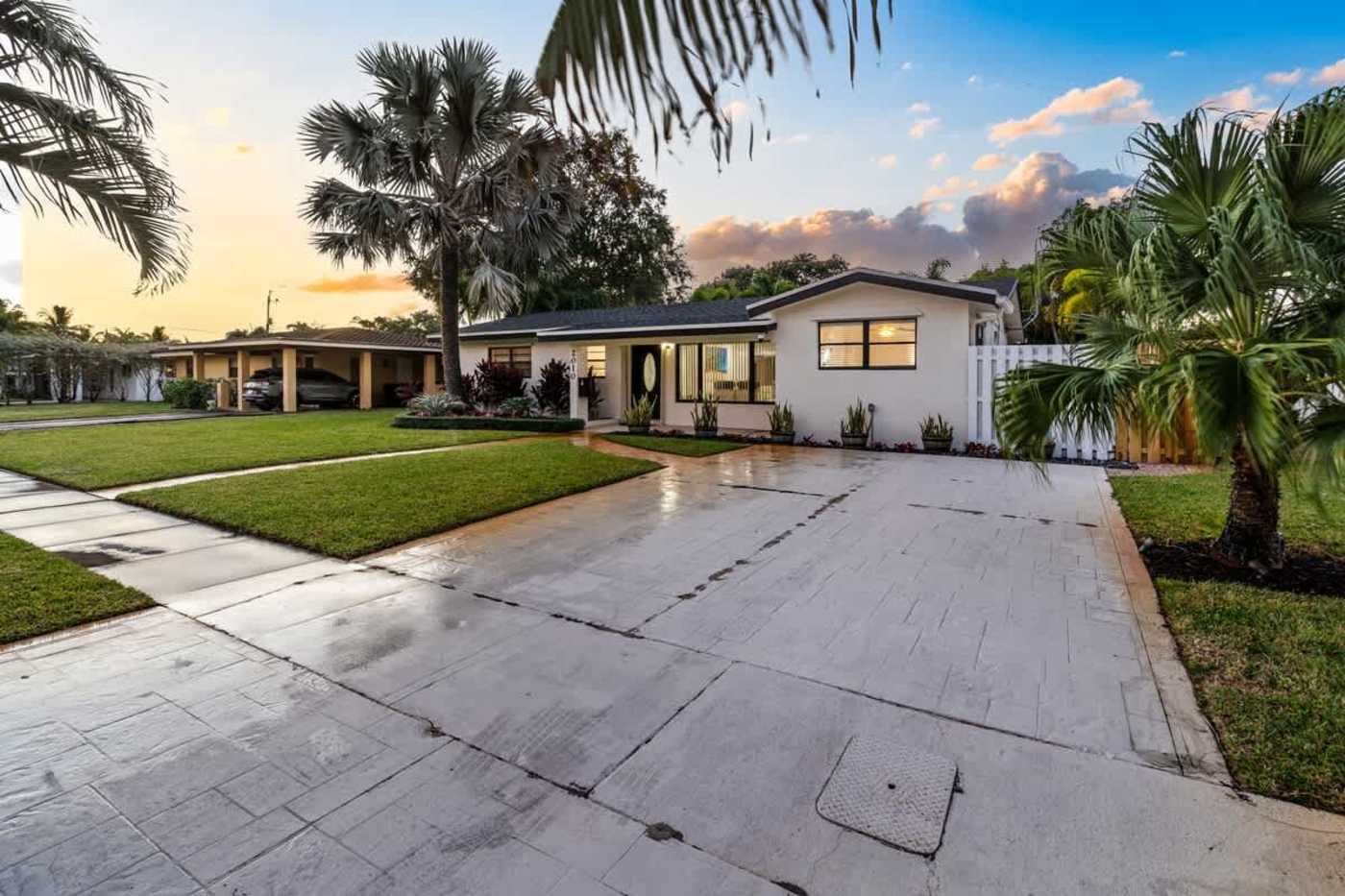 Gardens By The Sea: The driveway and carport at sunset