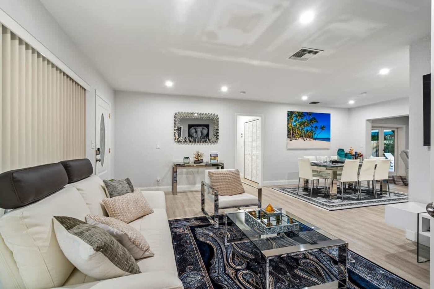 Gardens By The Sea: Open plan living and dining, with seating for six at the table