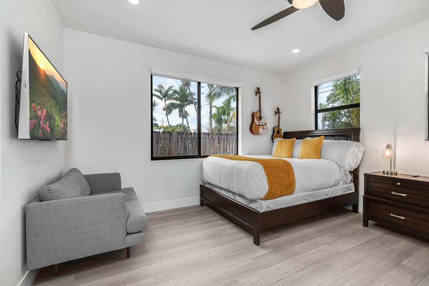 The Arcade House: Bedroom with king bed, sofa, smart TV and garden views