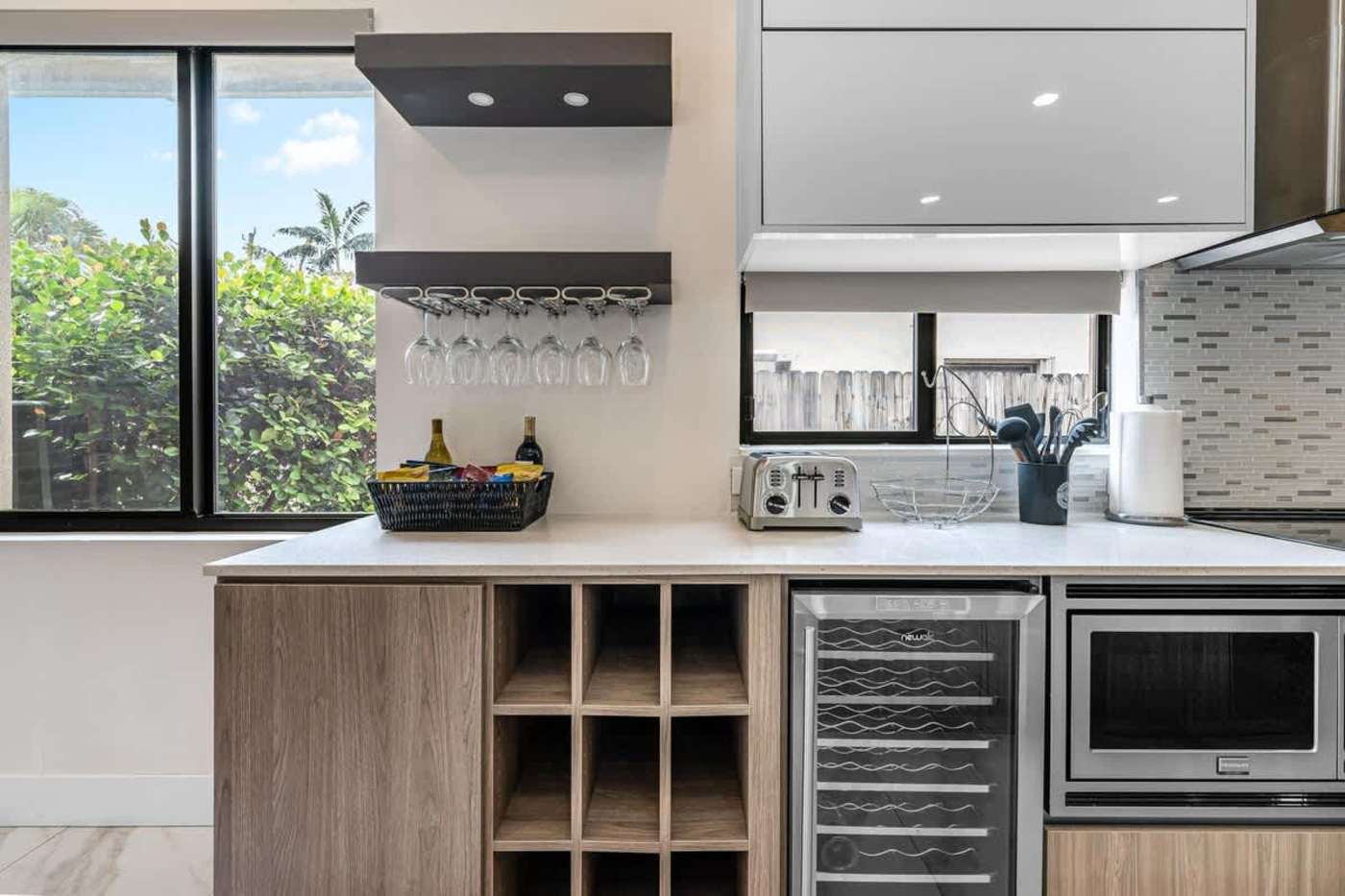 The Arcade House: Wet bar with wine fridge, microwave and wine rack