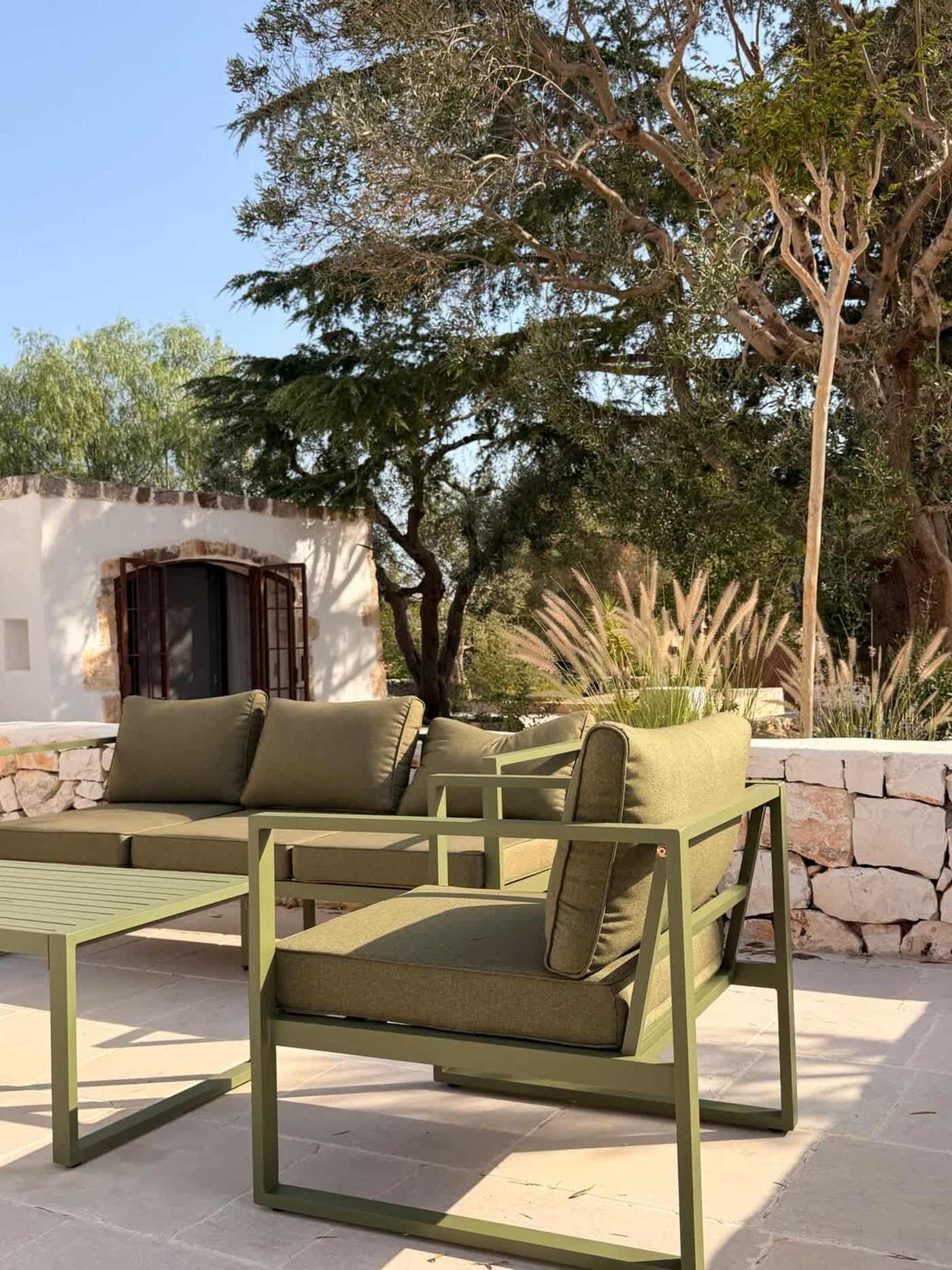 Trullo Ostro: Outdoor lounge sofa and armchairs on the terrace