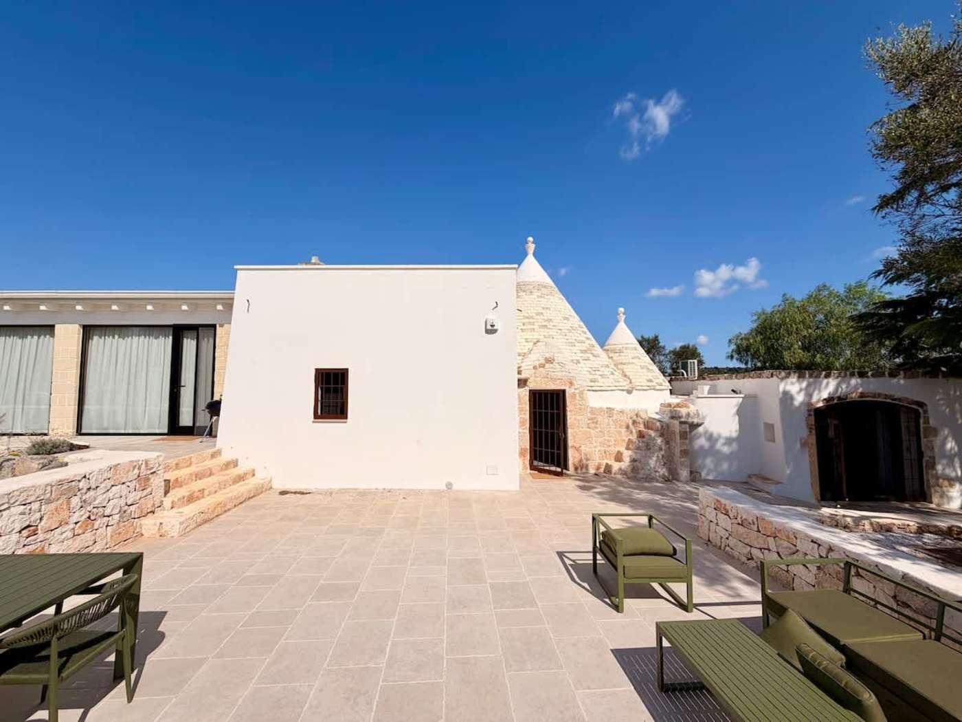 Trullo Ostro: Stone terrace with outdoor dining table and lounge seating