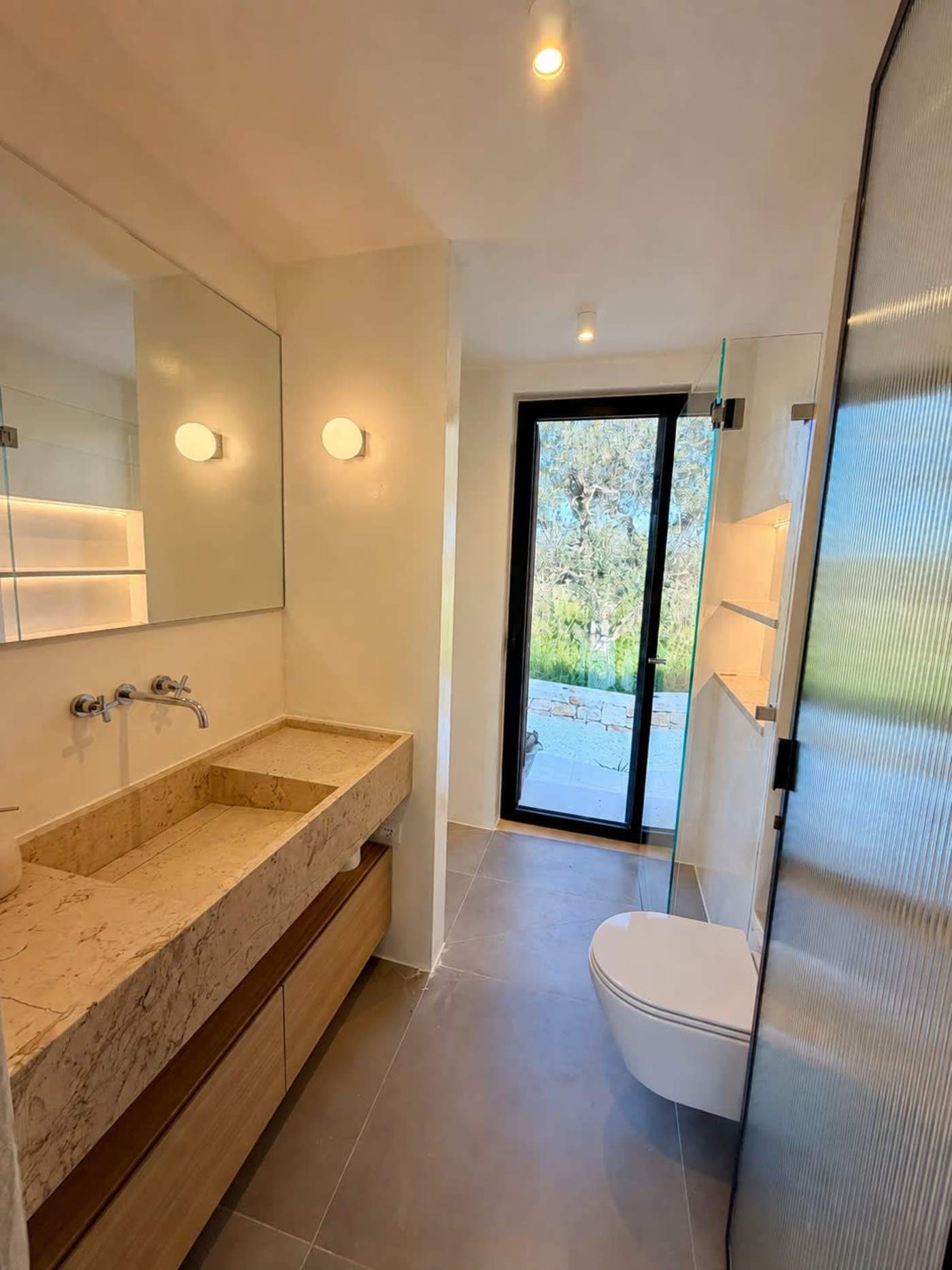 Trullo Ostro: Second bathroom with stone sink and glass-walled shower