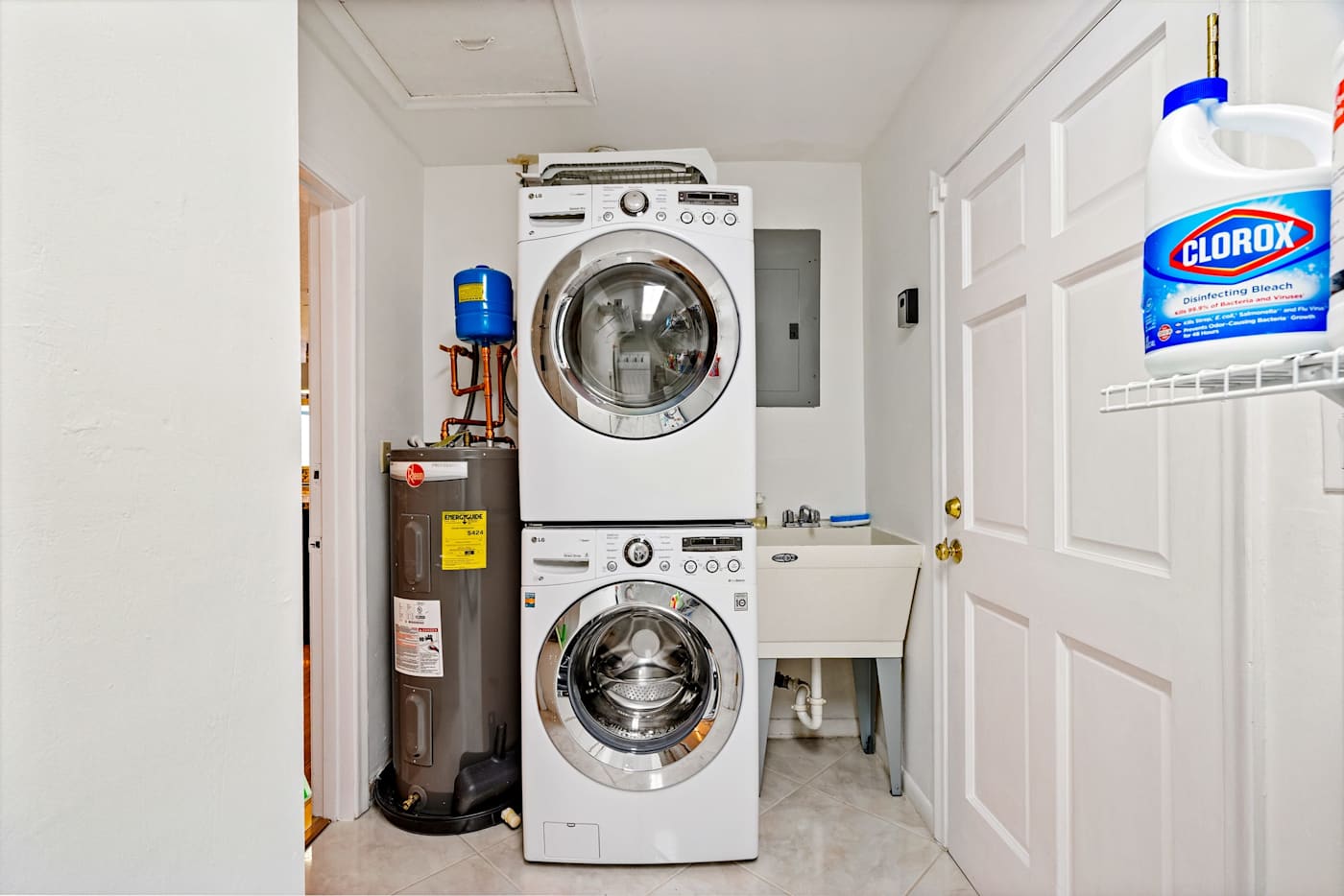 Cypress Cove: Our laundry room with washer and dryer