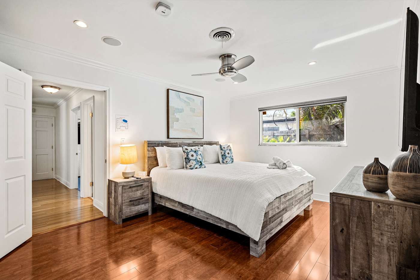 Cypress Cove: Another bedroom with a king-size bed