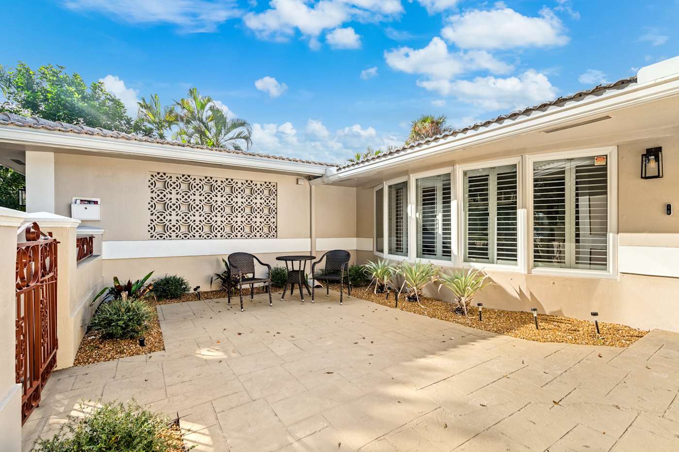 Cypress Cove: The front courtyard has a bistro table with two chairs