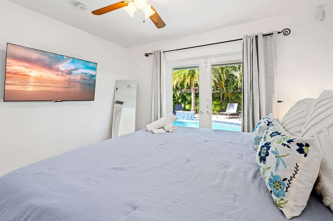 Cypress Cove: This bedroom also has direct access to the swimming pool