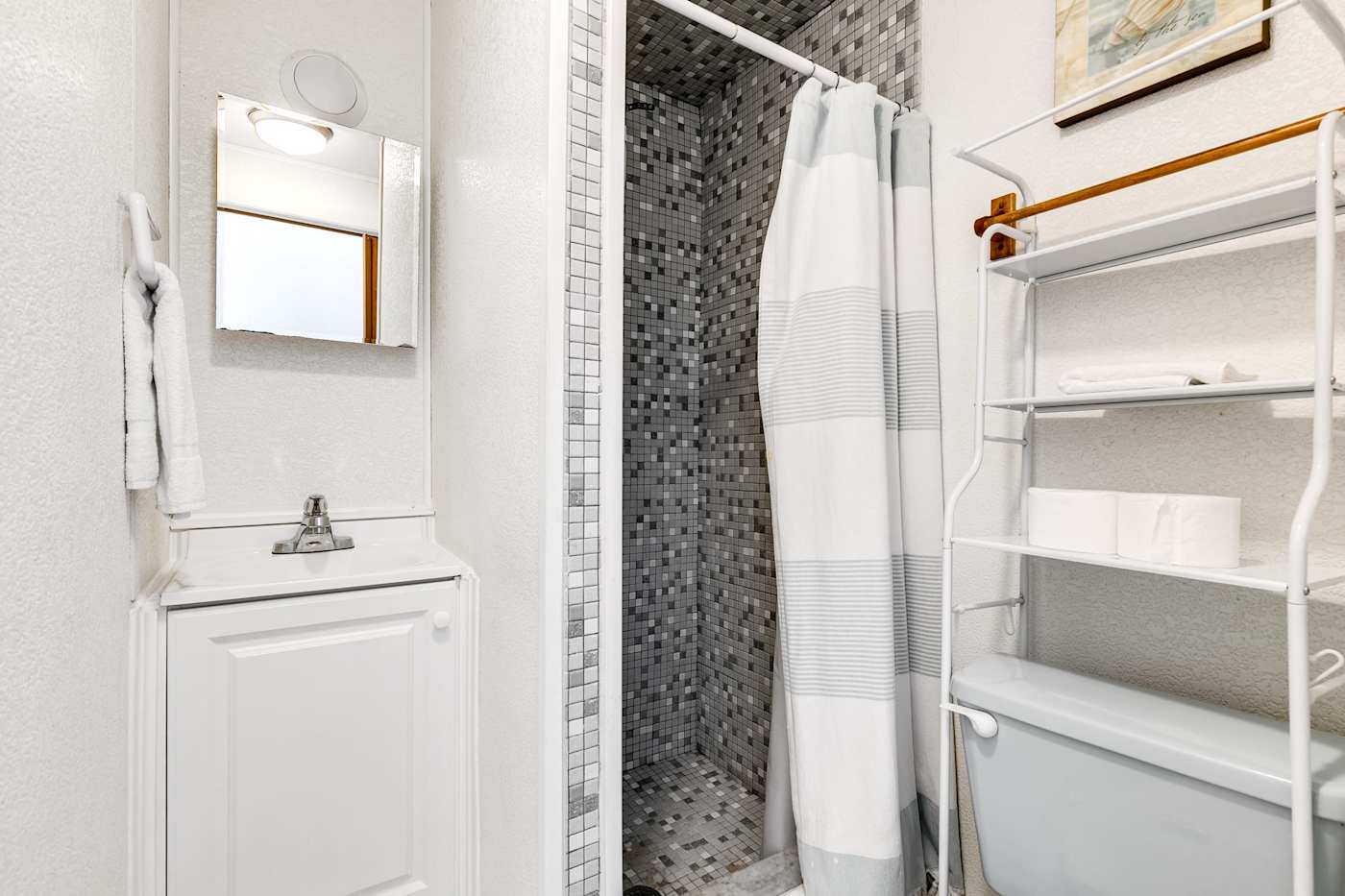 Pompano Bungalow: Our bathrooms are clean and stocked with towels and toiletries