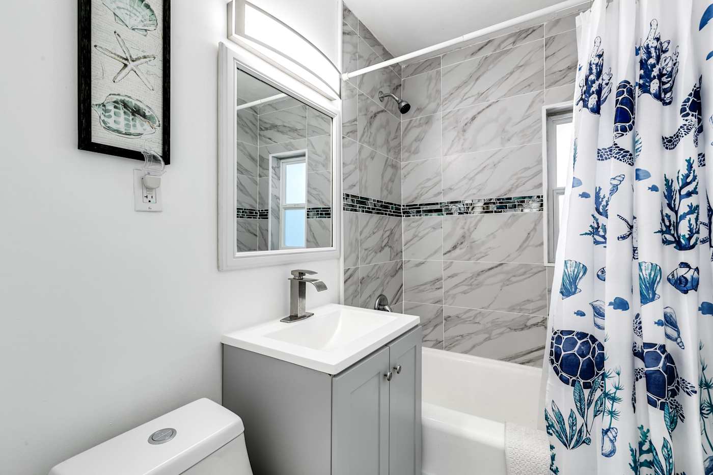 Pompano Bungalow: Our second bathroom that features a bathtub and shower combo