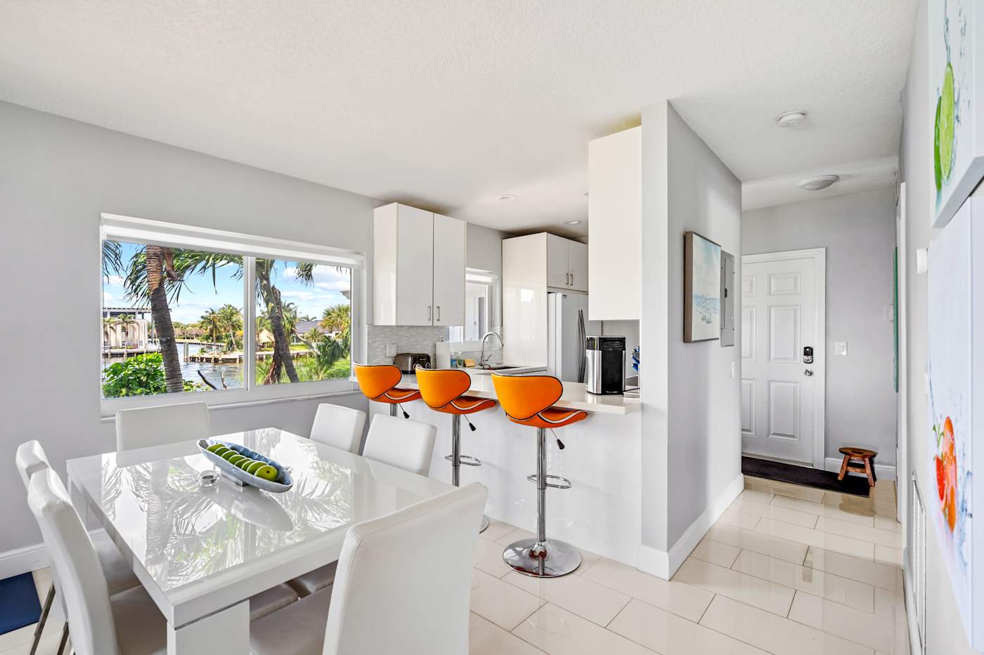Pompano Condo: Our dining table can comfortably sit up to 6 people