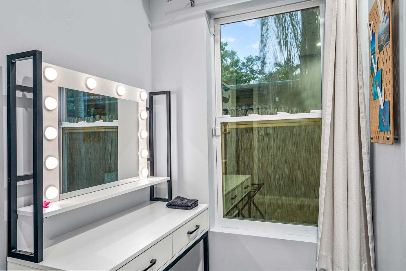 EV Retreat: A well-lit vanity table to help you look your best