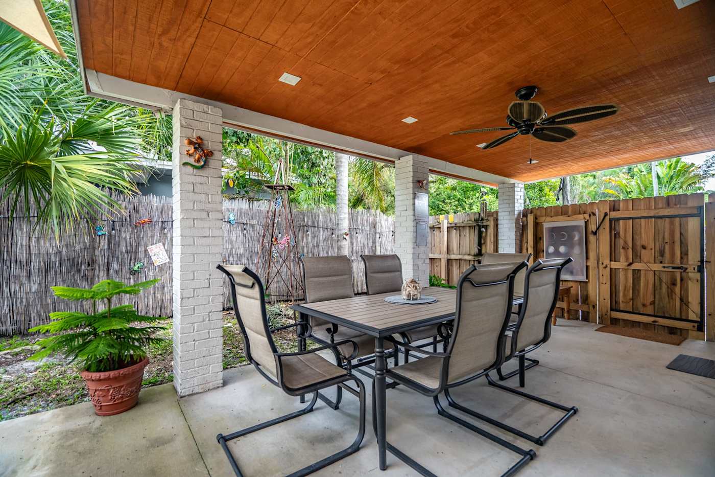 EV Retreat: There's also an al fresco dining lounge on the porch
