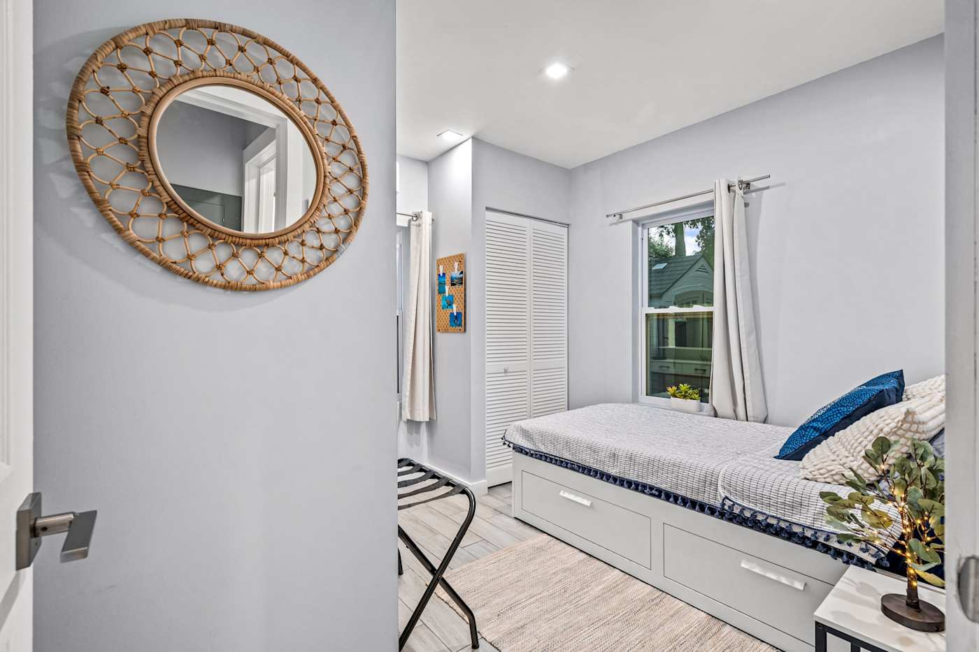 EV Retreat: The second bedroom has 2 single beds