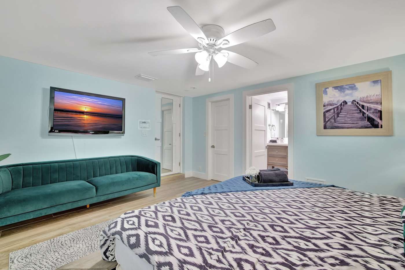 6 Bed Beach House: Bedroom with king bed, sofa, smart TV and ensuite