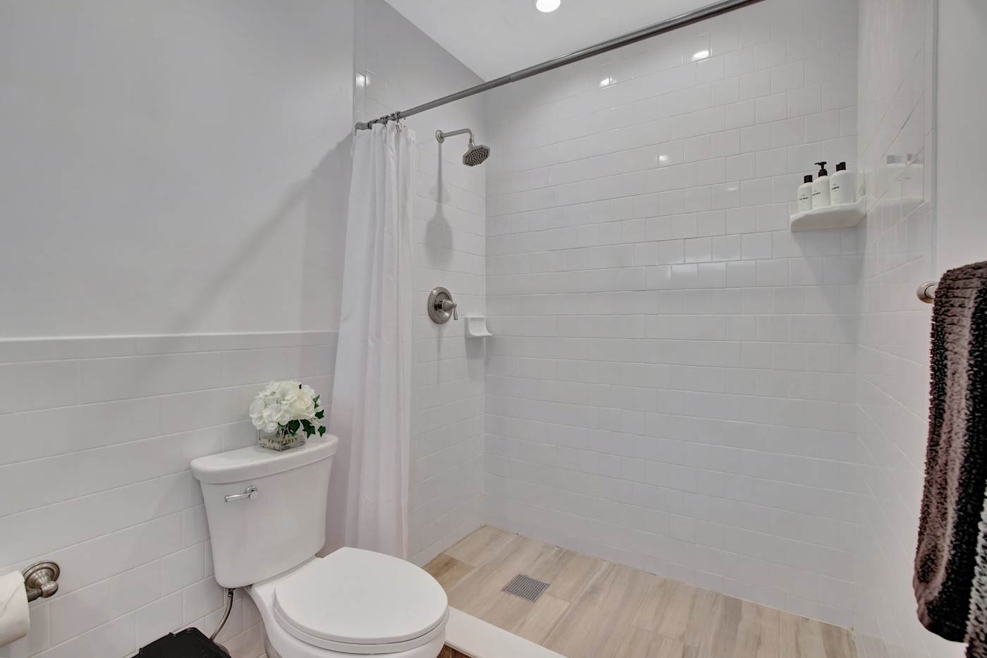 6 Bed Beach House: Bathroom with walk in shower