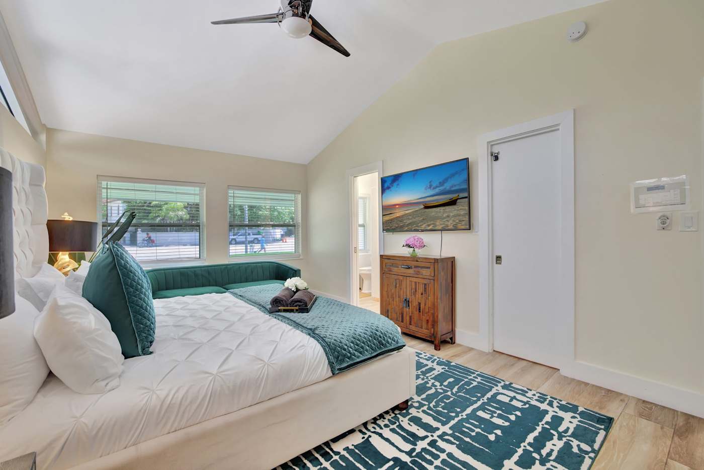 6 Bed Beach House: Bedroom with king bed, dresser and windows to the garden