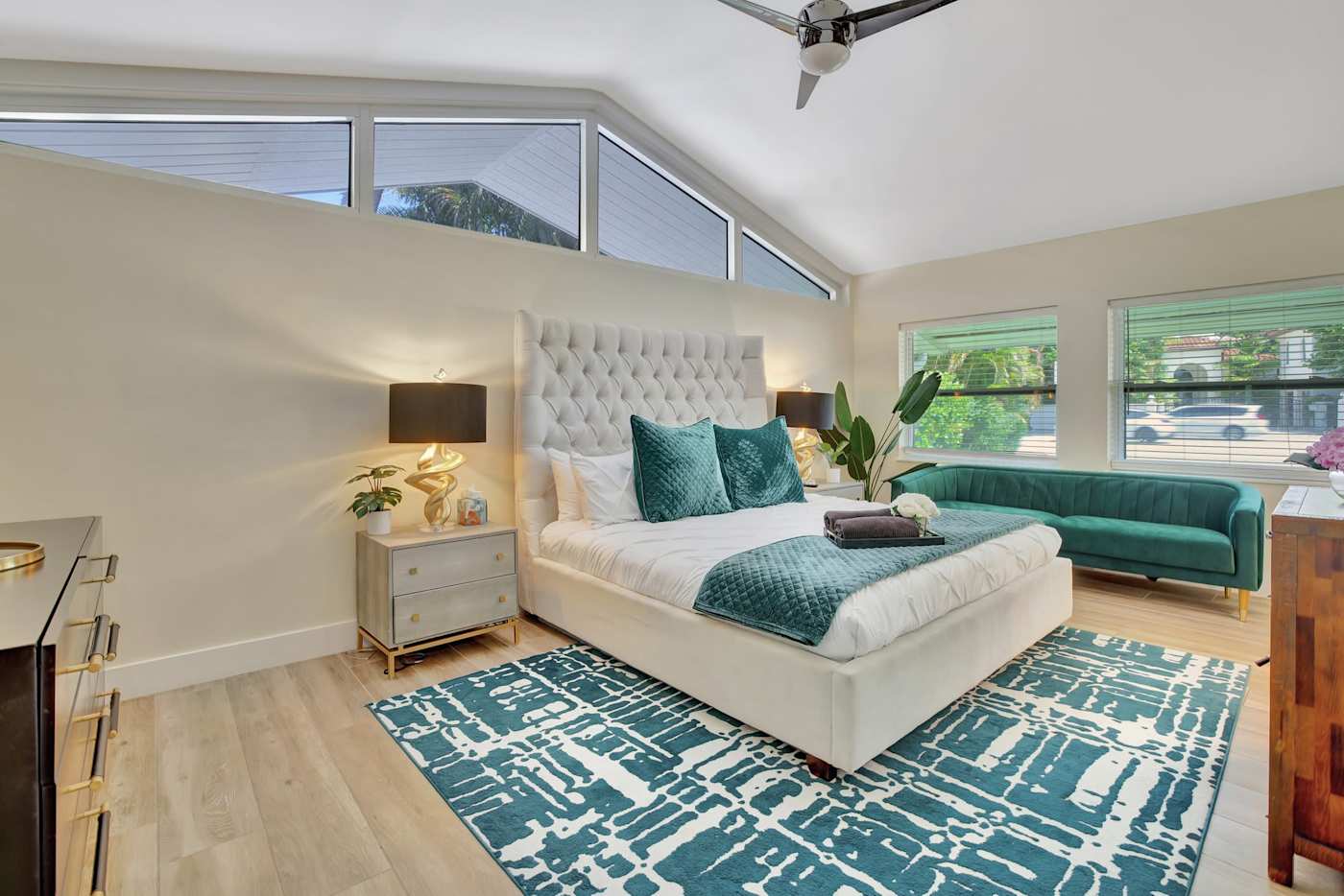 6 Bed Beach House: Bedroom with king bed, chaise and garden view