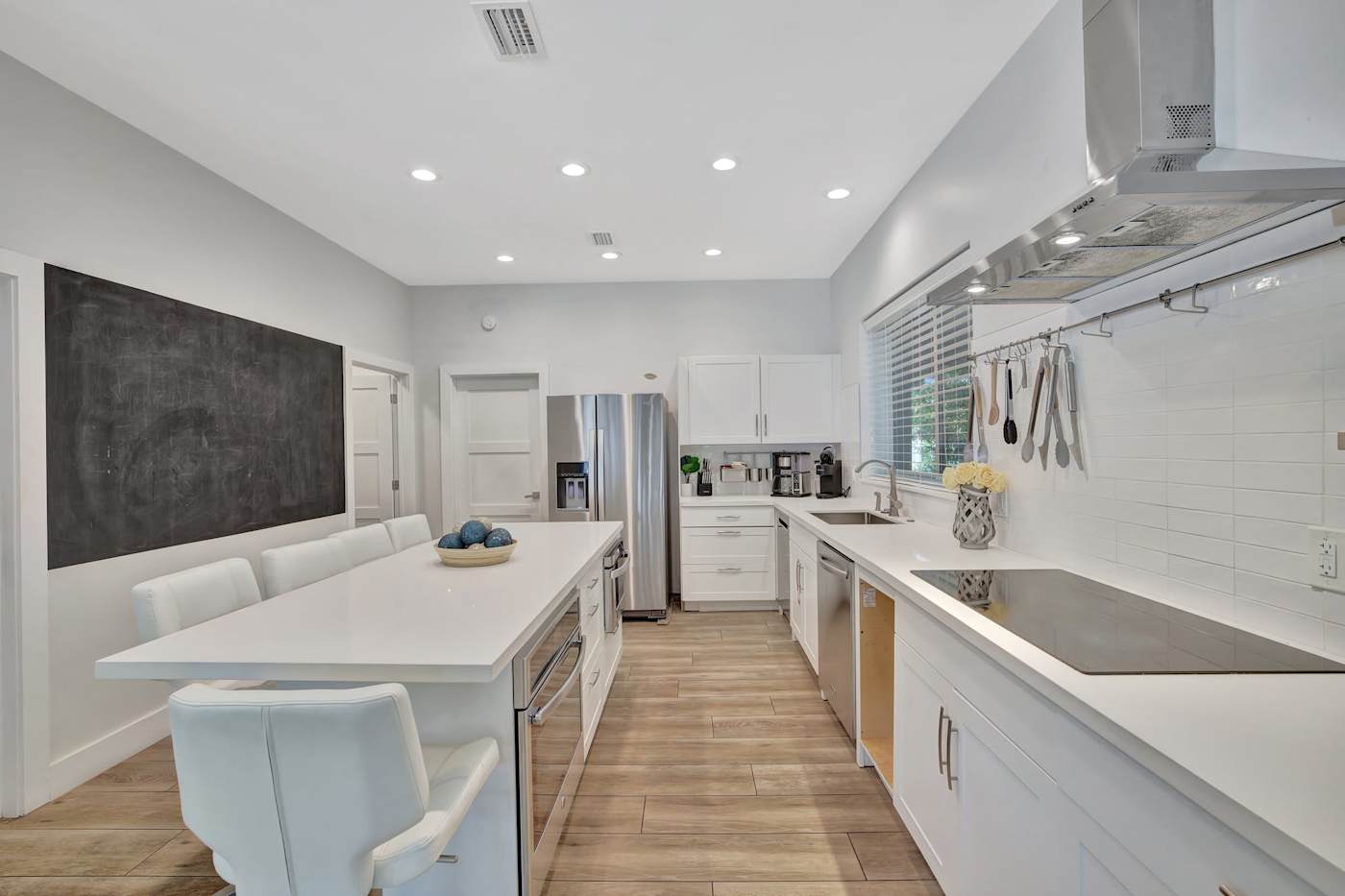6 Bed Beach House: Second kitchen counter with induction hob and prep space