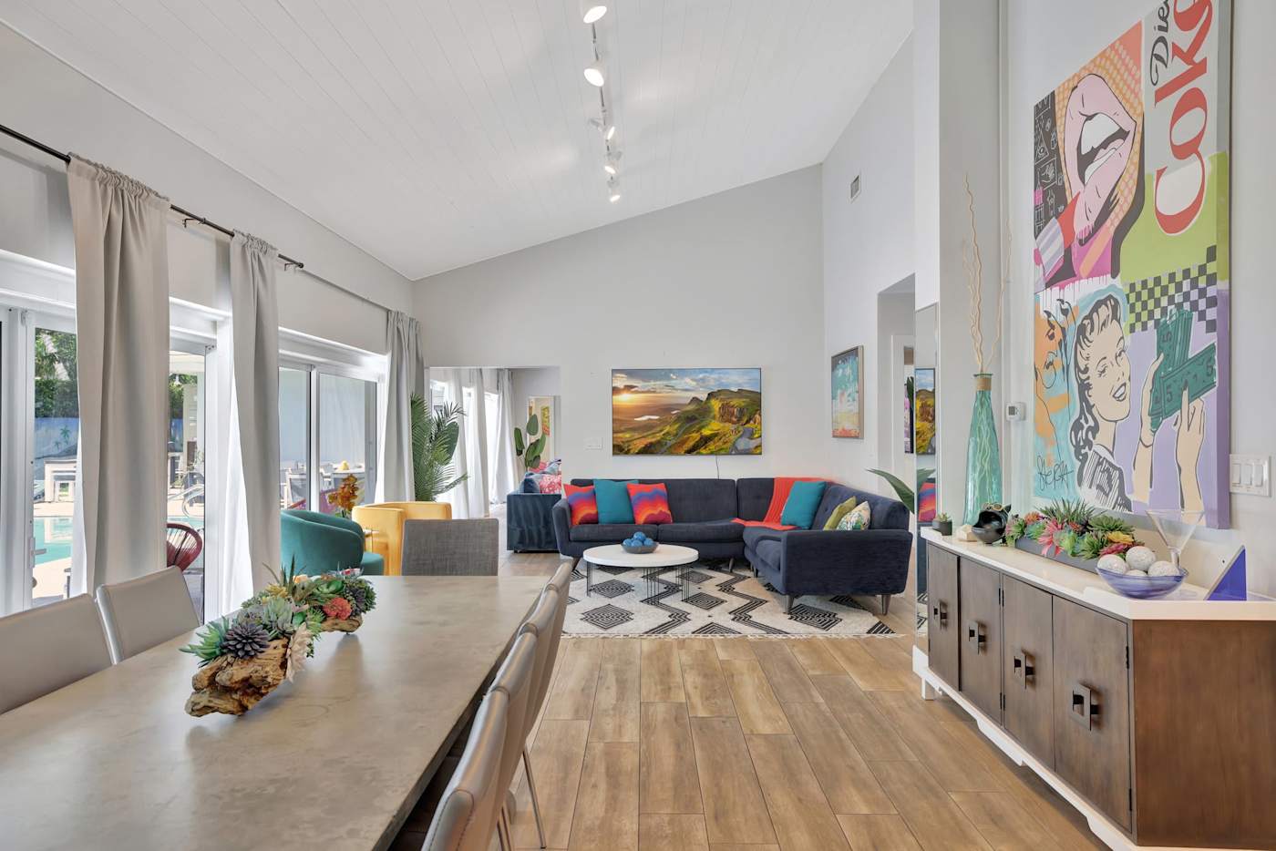 6 Bed Beach House: Living room looking through to the dining area