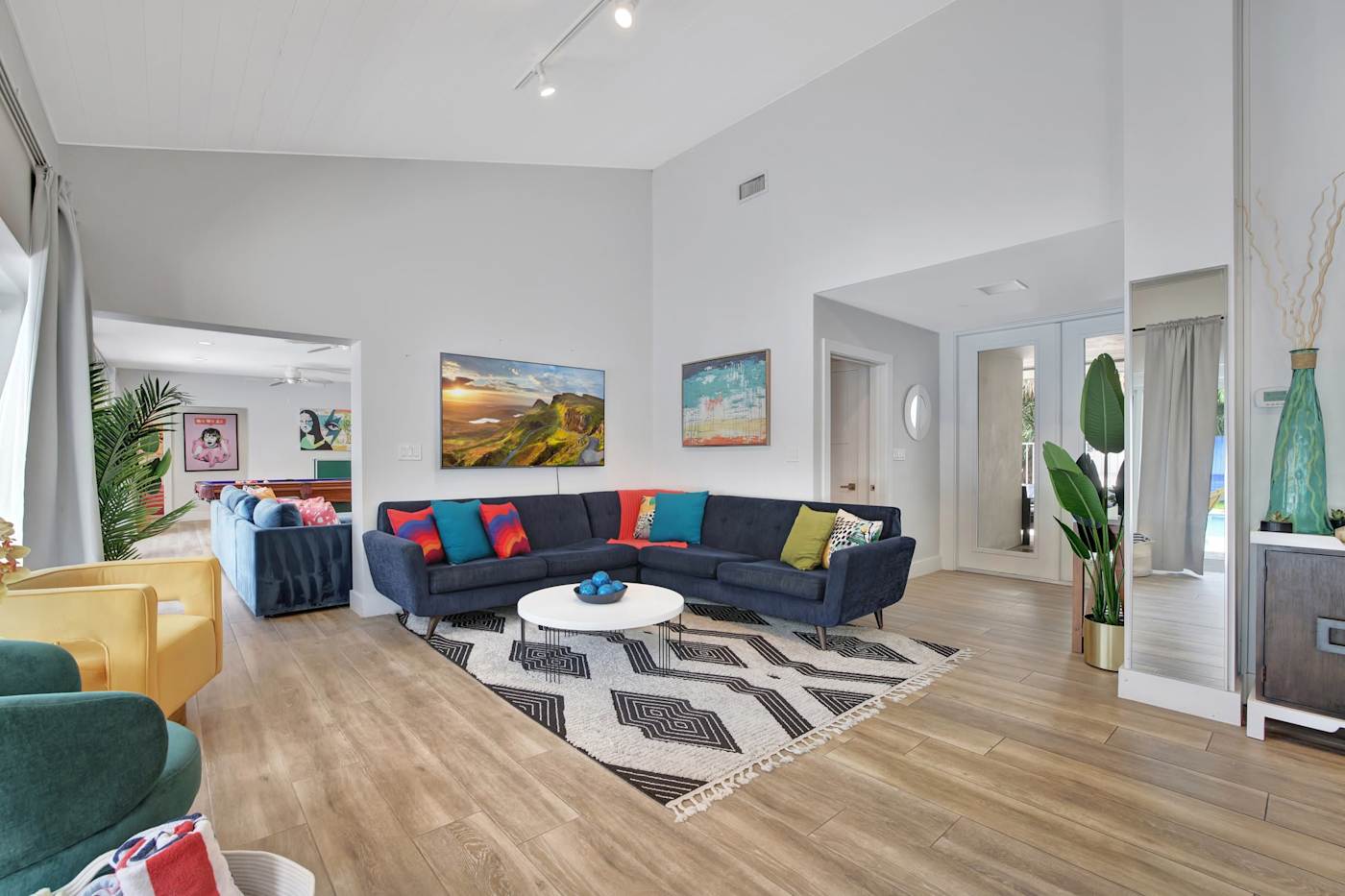 6 Bed Beach House: Living space looking through to the entrance hall