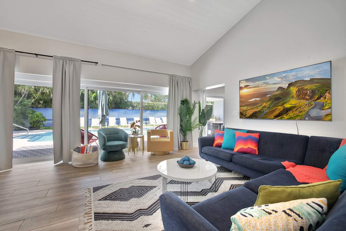 6 Bed Beach House: Living room with sectional and a smart TV