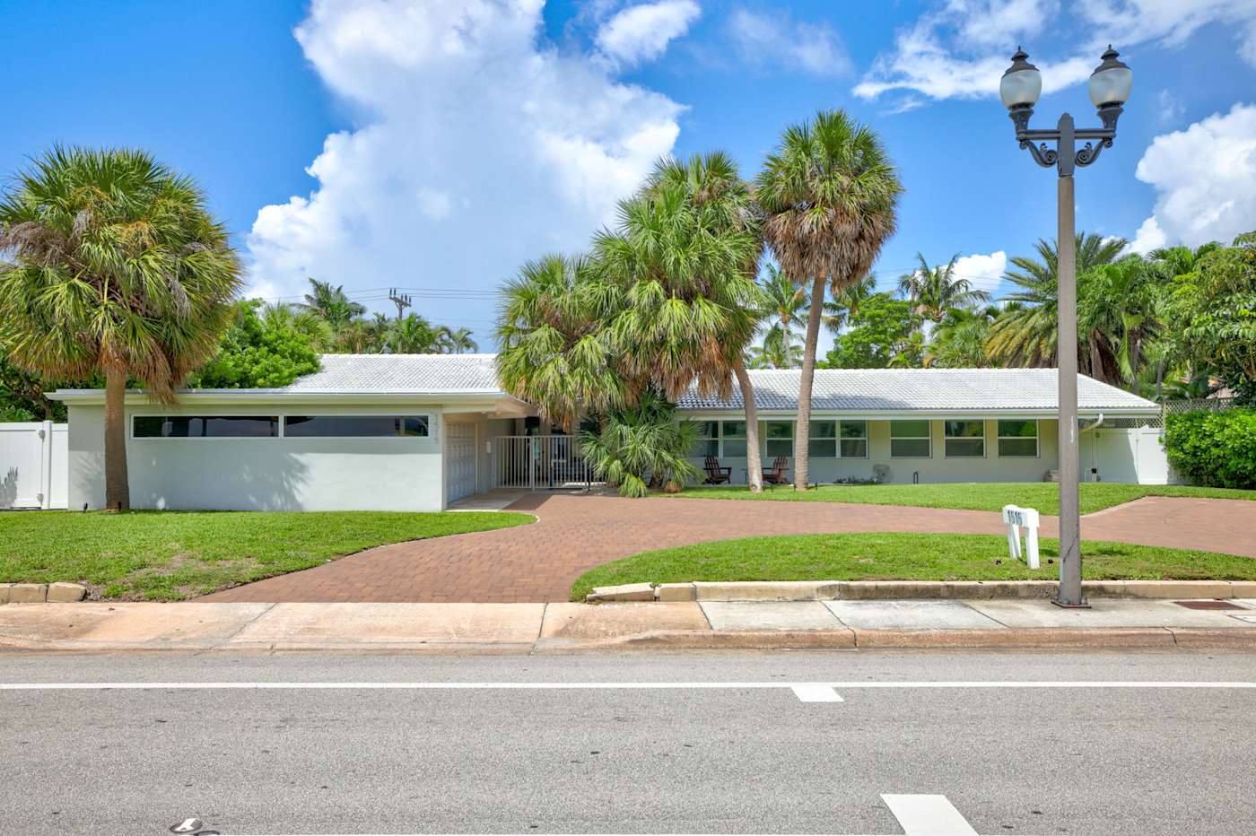6 Bed Beach House: The house from the street, with the lawn and drive