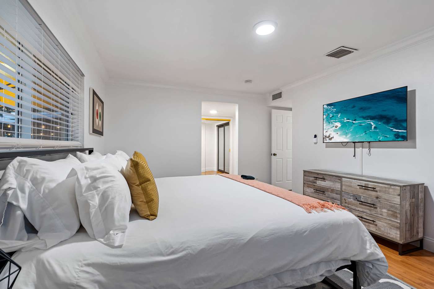 The Game House: Bedroom with king bed, smart TV, desk and dresser