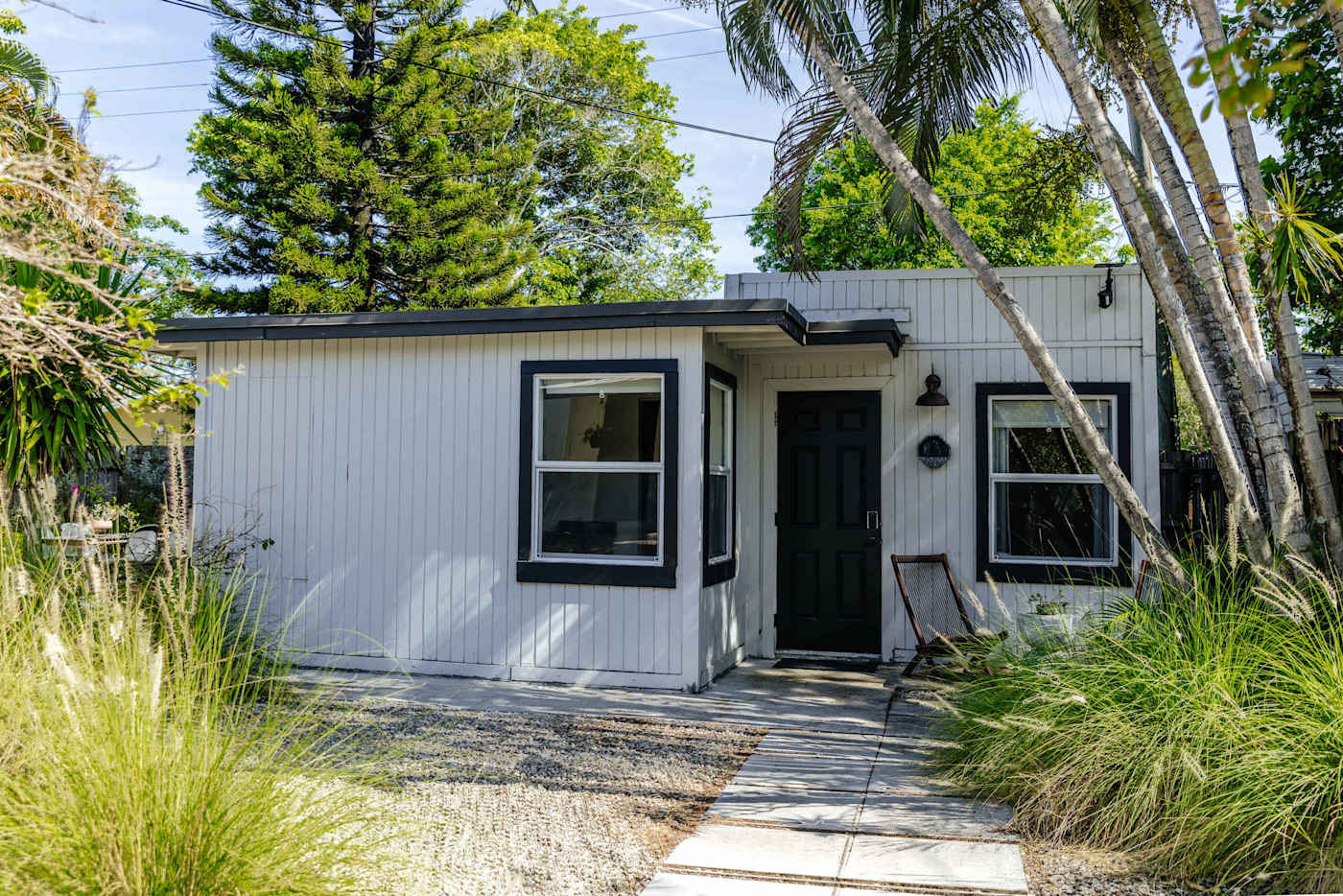 Sombra Cottage: Front entrance for the cottage
