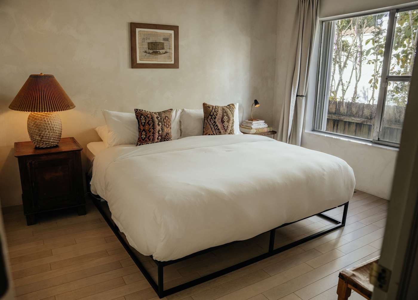 Sol y Sombra: King Mattress bedroom