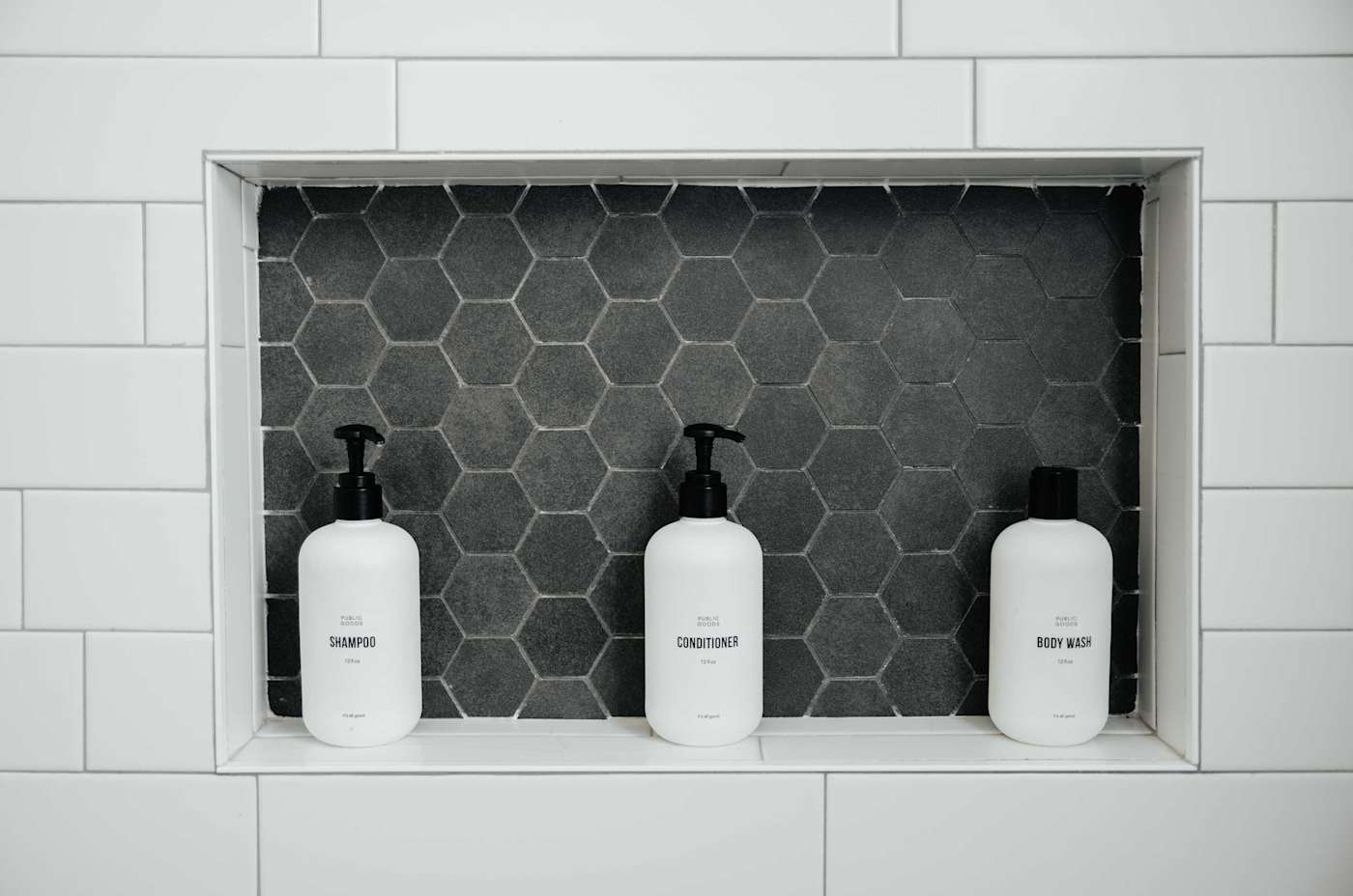 Sol y Sombra: Shampoo, Conditioner and Body Wash always available for your stay