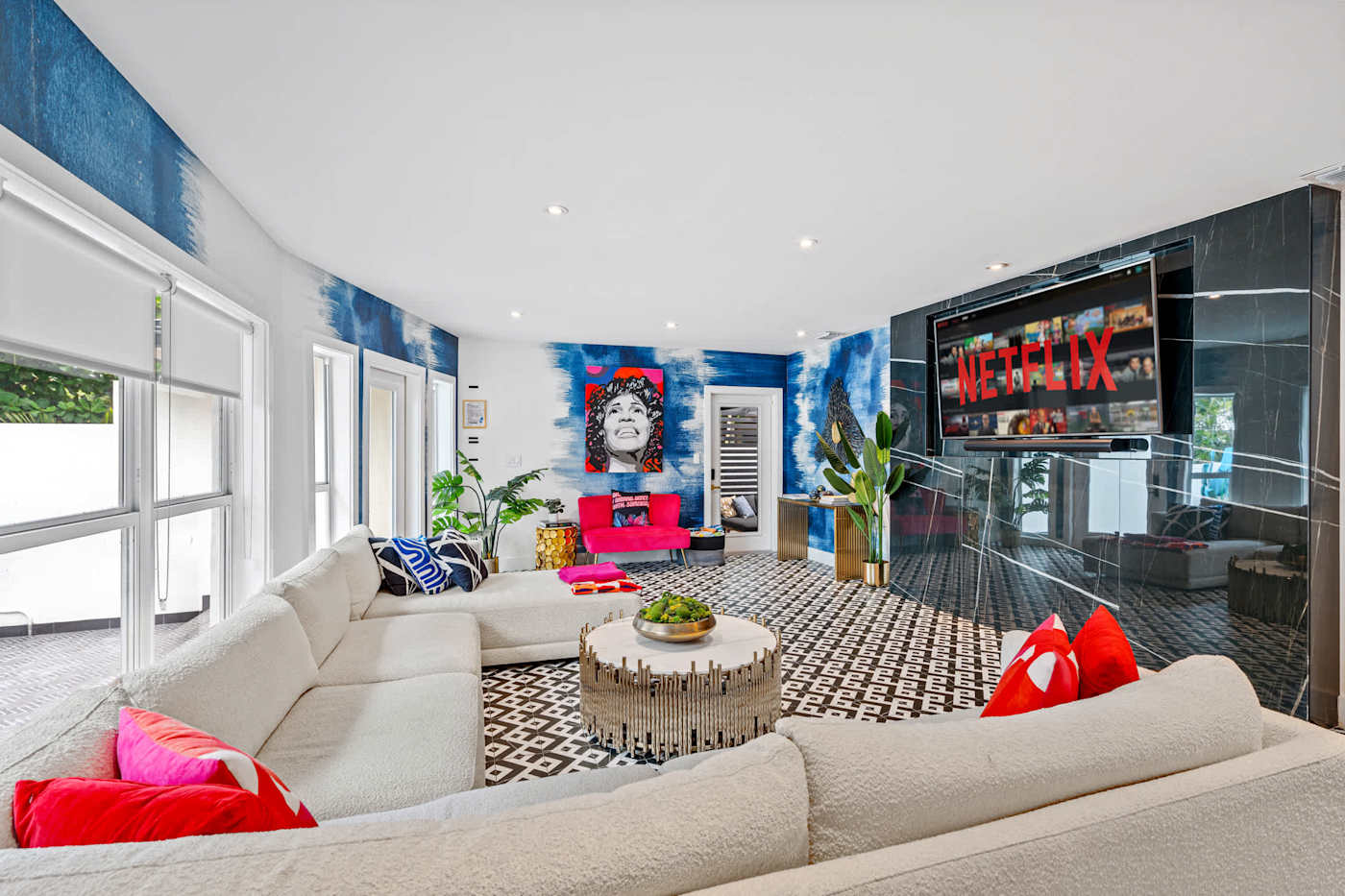 Beach Pop House: Living room with sectional, smart TV and room for eight