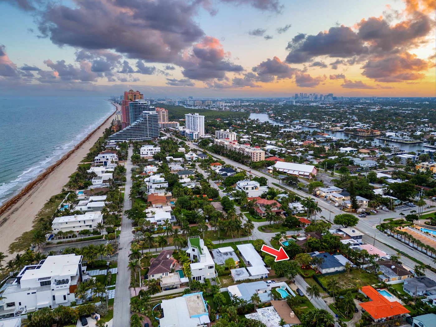 Beach Pop House: Sunset over the neighborhood and the coast