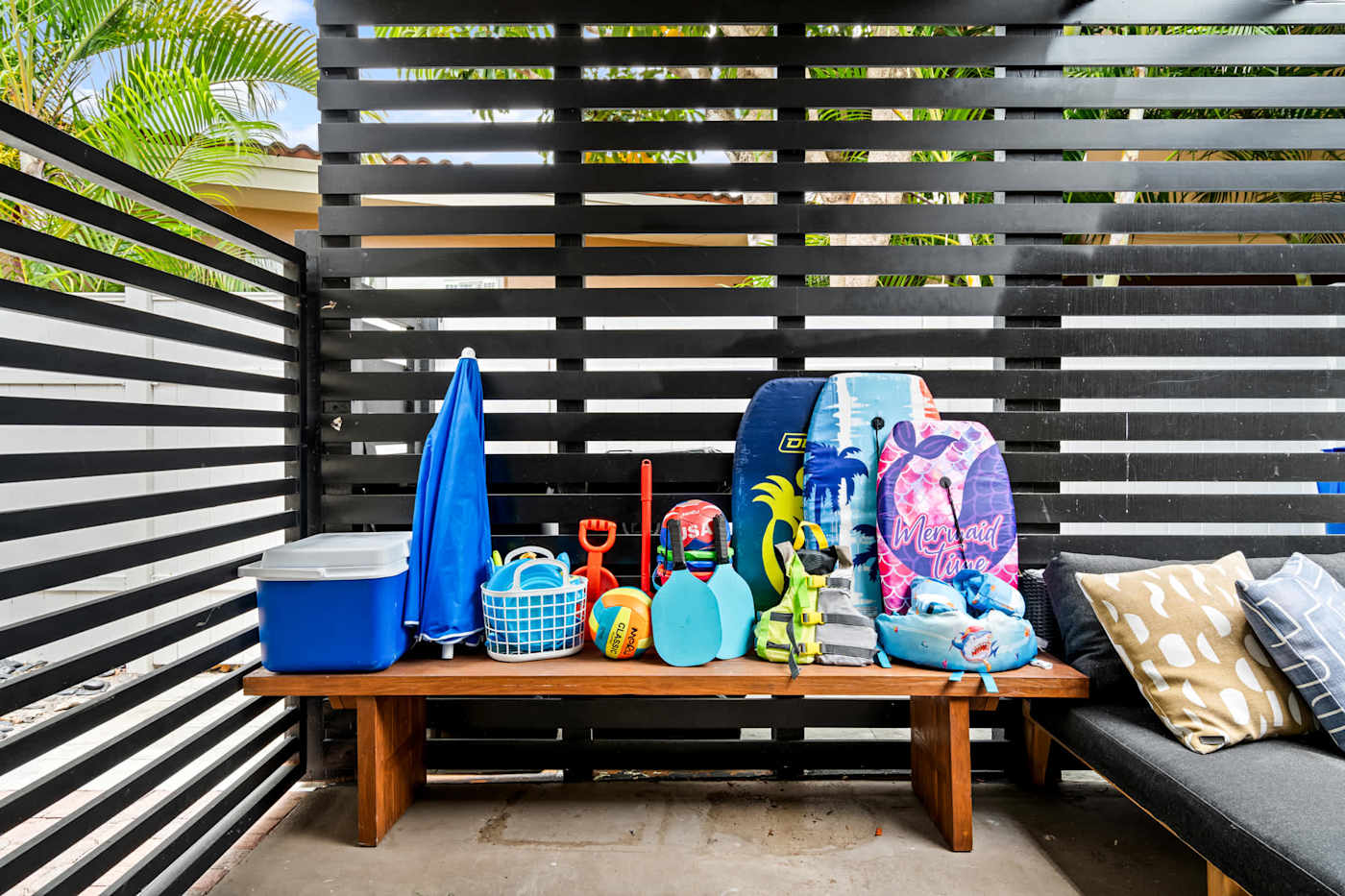 Beach Pop House: Beach kit provided: cooler, boards, buckets and towels